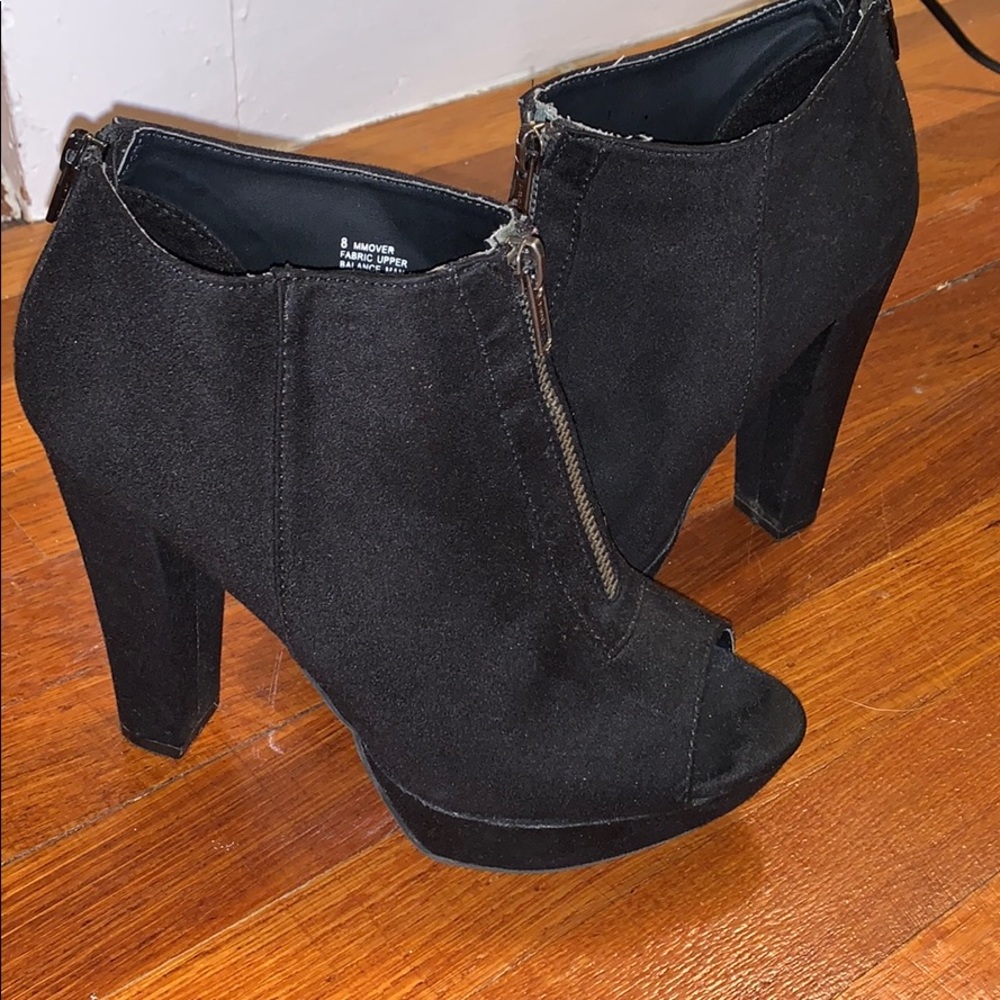 Black swade bootie heel SIZE 8
